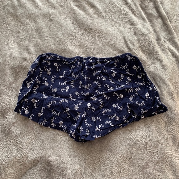 Aerie sleeping short - Picture 2 of 3